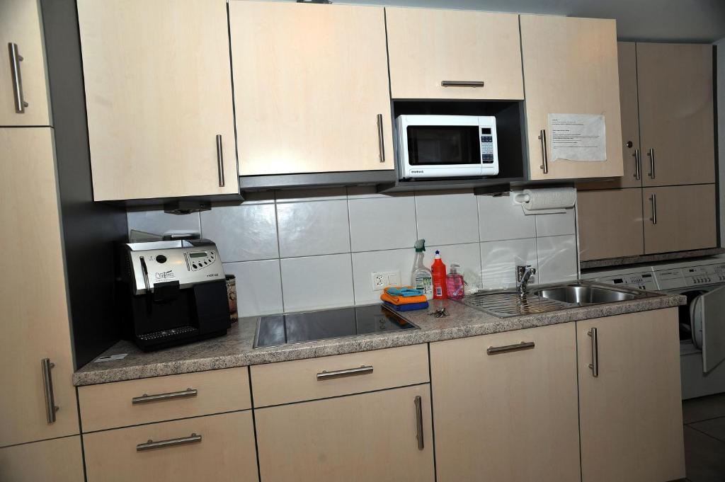 Niros Bed & Breakfast Birsfelden Habitación foto
