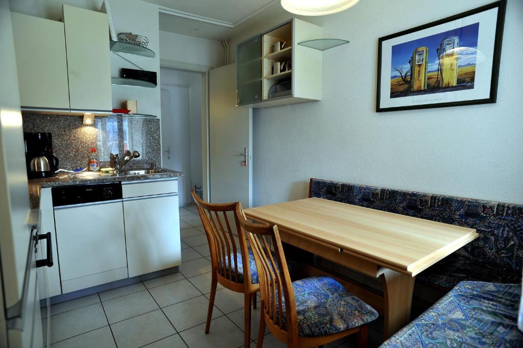 Niros Bed & Breakfast Birsfelden Habitación foto
