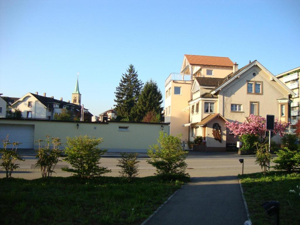 Niros Bed & Breakfast Birsfelden Exterior foto